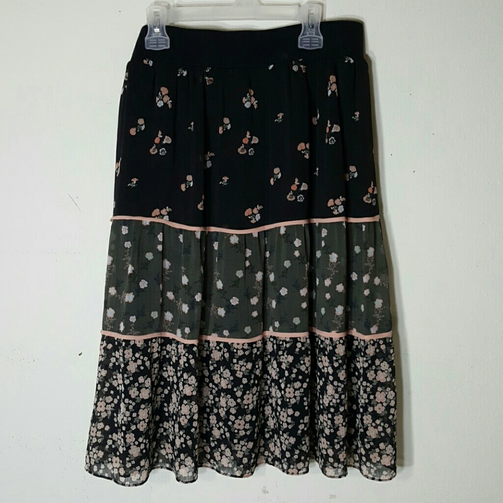 Woman's Love&Legend Moc-Teired Black Skirt M
